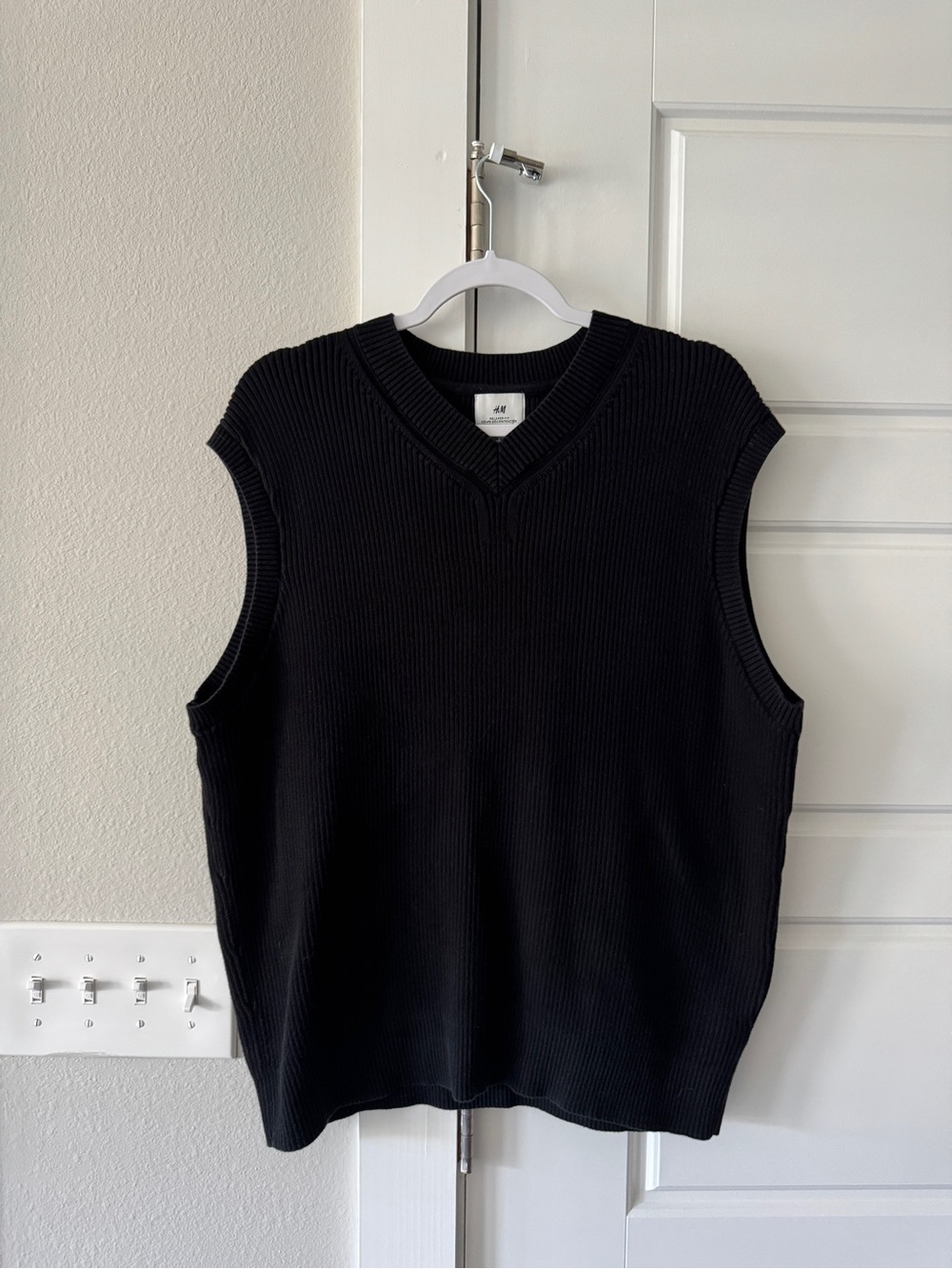 H&M Black Ribbed V-Neck Sweater Vest